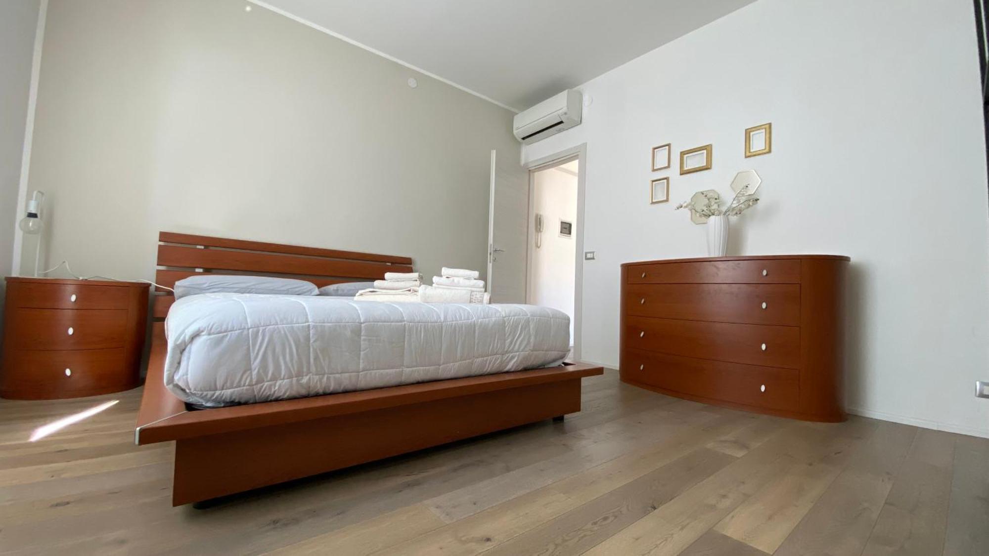 Suite649 Nuova 5 모데나 외부 사진