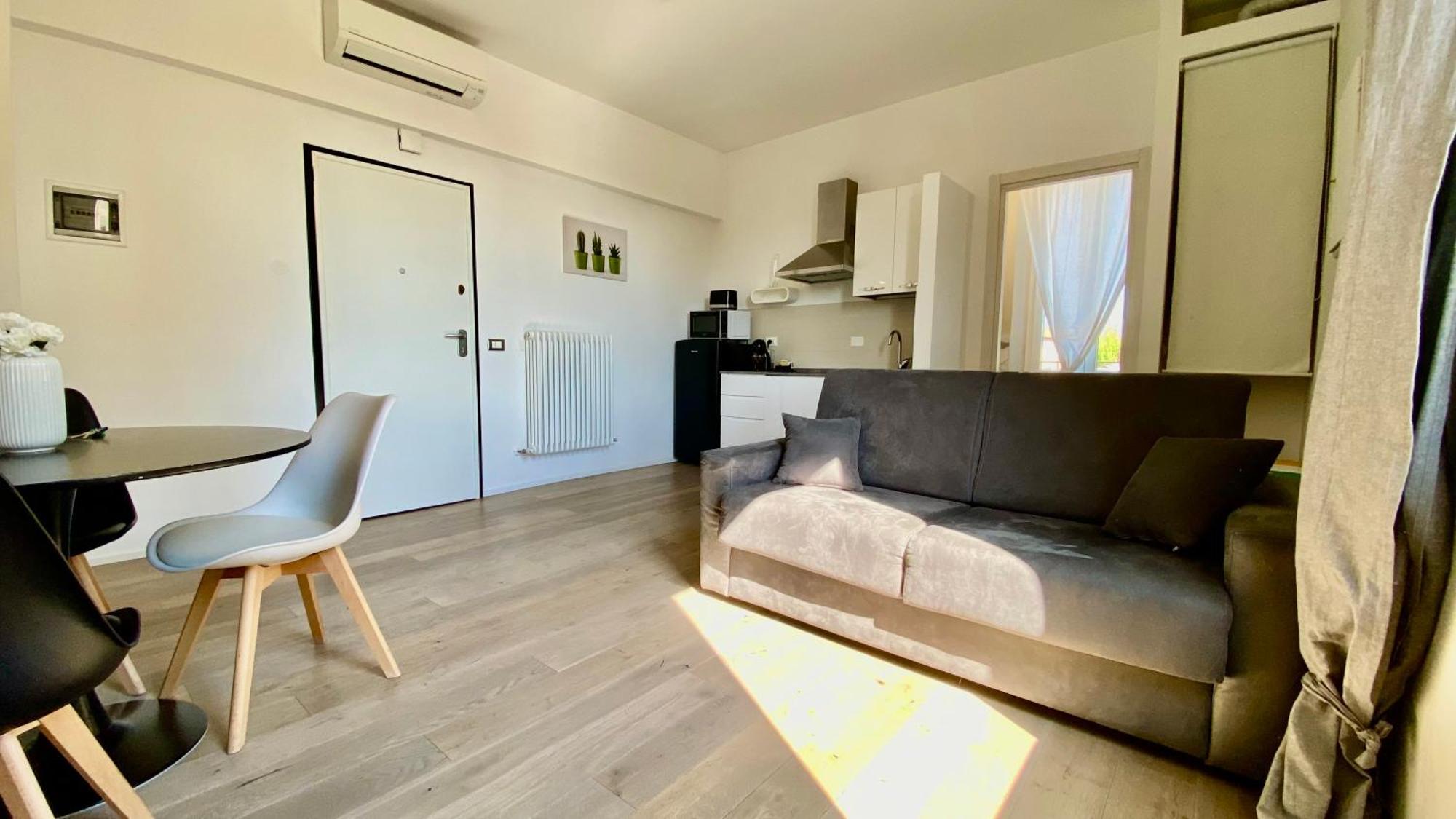 Suite649 Nuova 5 모데나 외부 사진