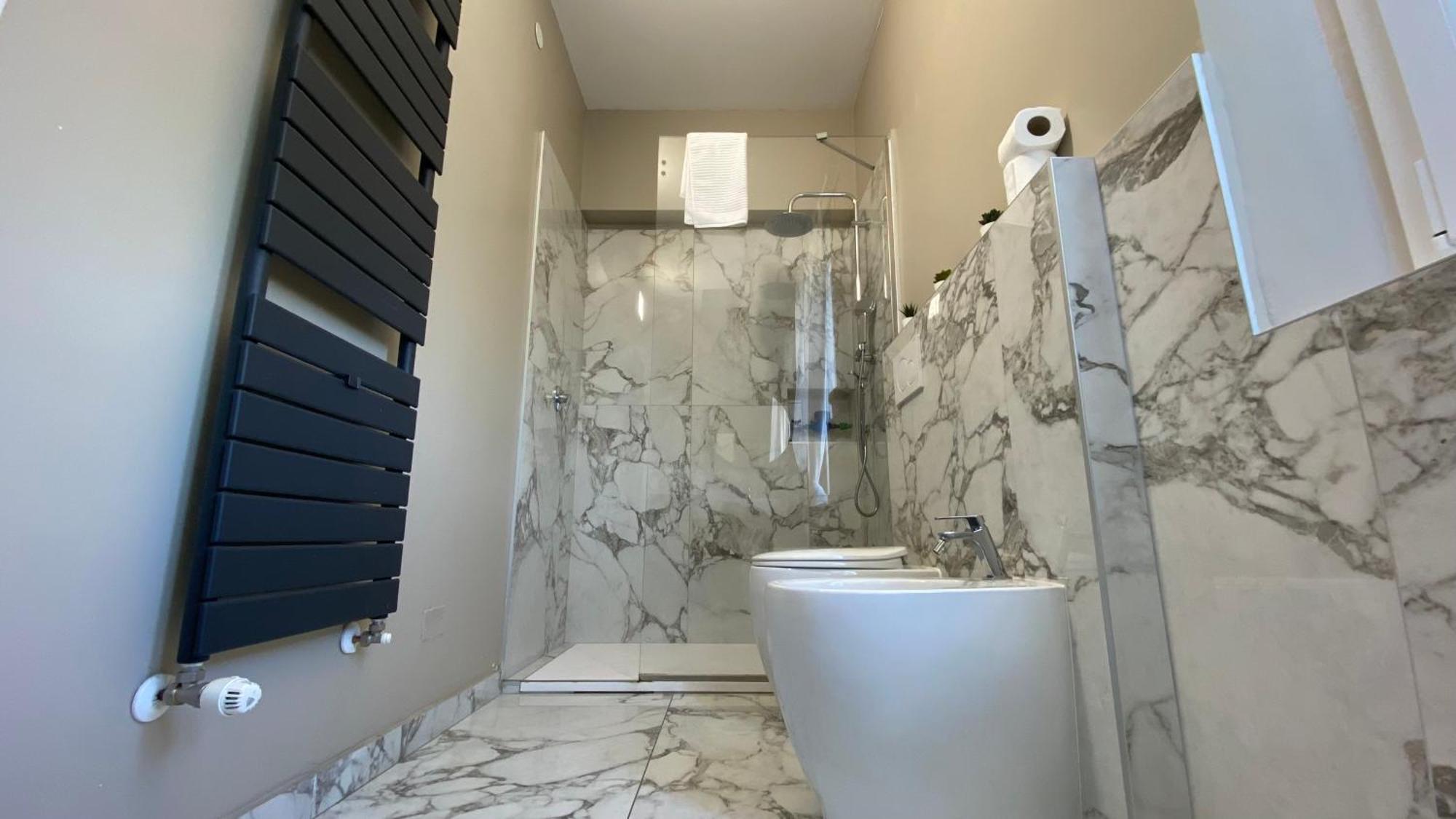 Suite649 Nuova 5 모데나 외부 사진
