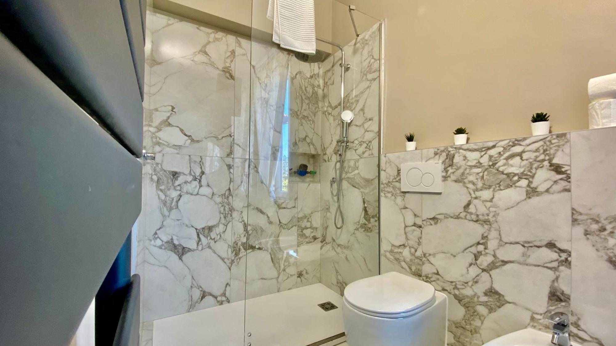 Suite649 Nuova 5 모데나 외부 사진